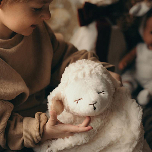 Мягкая игрушка Mrs. Ertha "Овечка Mrs. Polly", кремовая, 31 см